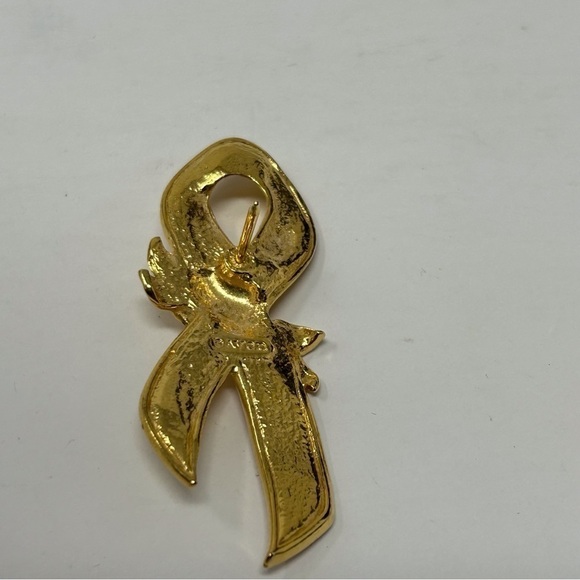 Vintage Avon Pink Breast Cancer Ribbon with Gold Tone Rose Detail Lapel Pin - Picture 6 of 6